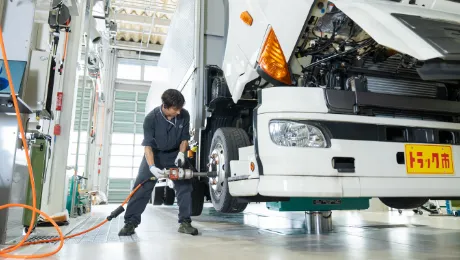 トラック市長岡店は自社保有の新車・中古車を徹底整備