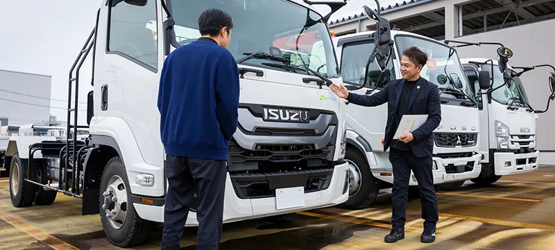 トラック市長岡店は地域密着で50年、業務車両の相談多数
