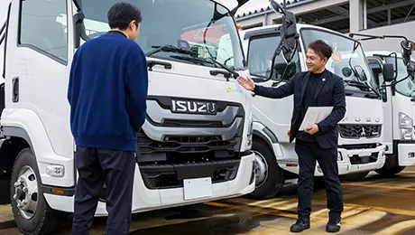 トラック市長岡店は地域密着で50年、業務車両の相談多数