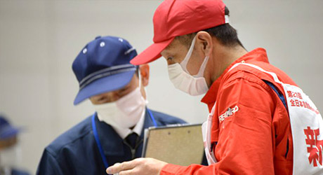 第23回全日本自動車整備　技能コンクール（全日本整備振興会主催）優勝の社員写真