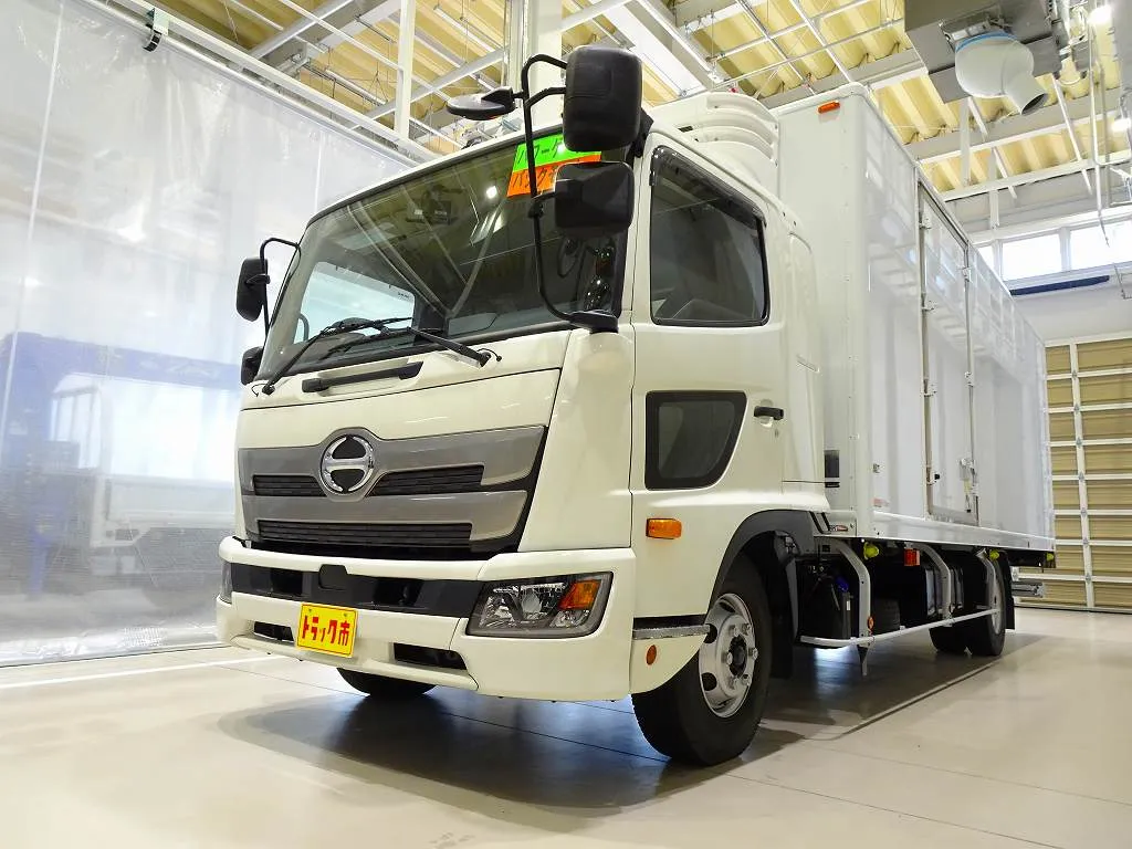 レンジャー 2.2t ワイドベッド付 低温冷凍車 格納ゲート付 リアエアサス 240ps