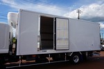 フォワード 2.6t ワイドベッド付 低温冷凍車 格納ゲート/スタンバイ付 210ps
