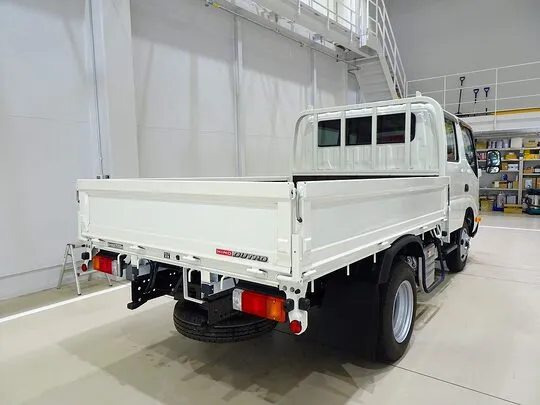 デュトロ 2t 4WD 高床 標準セミロング Wキャブ 未使用車