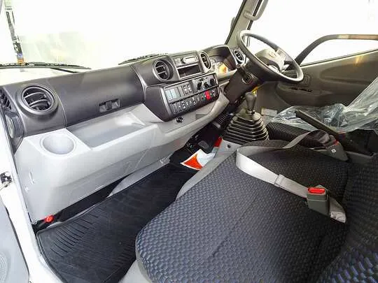 デュトロ 2t 4WD 高床 標準セミロング Wキャブ 未使用車