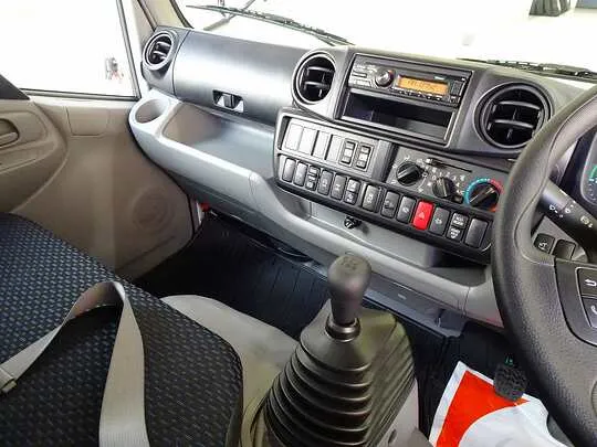 デュトロ 2t 4WD 高床 標準セミロング Wキャブ 未使用車