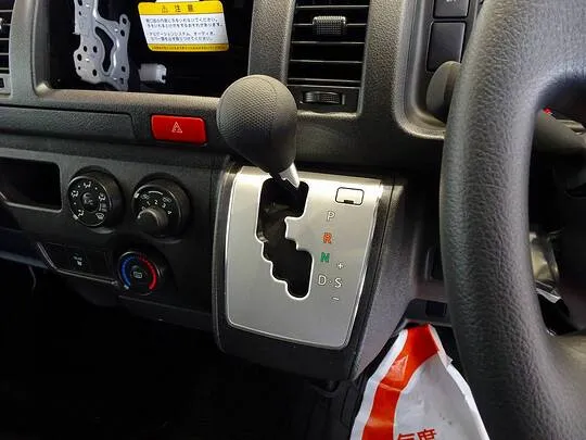 ハイエースバン DX GLパッケージ 1t 4WD 3/6人乗り 5ドア 未使用車