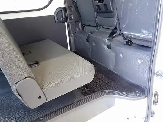 ハイエースバン DX GLパッケージ 1t 4WD 3/6人乗り 5ドア 未使用車