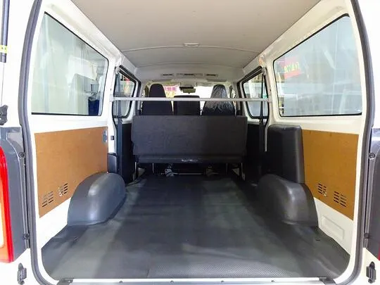 ハイエースバン DX GLパッケージ 1t 4WD 3/6人乗り 5ドア 未使用車