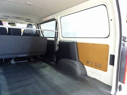 ハイエースバン DX GLパッケージ 1t 4WD 3/6人乗り 5ドア 未使用車