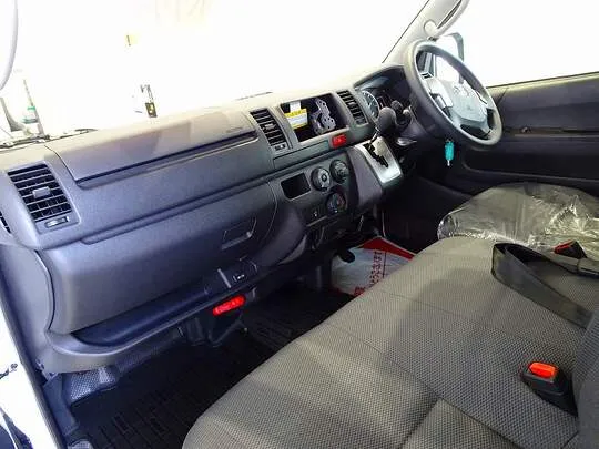 ハイエースバン DX GLパッケージ 1t 4WD 3/6人乗り 5ドア 未使用車