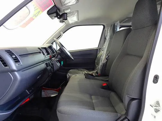 ハイエースバン DX GLパッケージ 1t 4WD 3/6人乗り 5ドア 未使用車