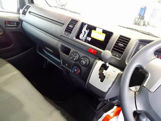 ハイエースバン DX GLパッケージ 1t 4WD 3/6人乗り 5ドア 未使用車