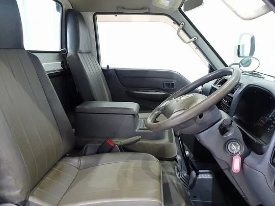 ボンゴトラック DX 1t 4ＷＤ Ｗタイヤ 平ボデー