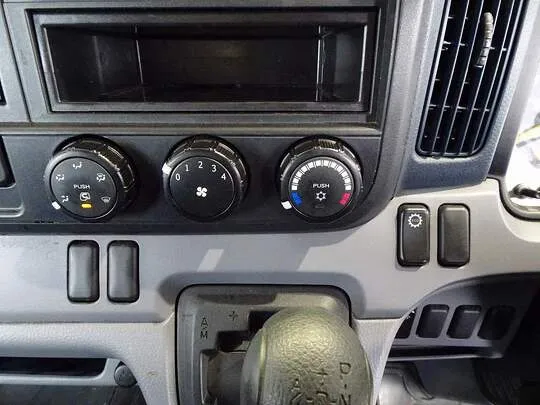 キャンター 1.35t 4WD 全低床 Wタイヤ 中温冷凍車
