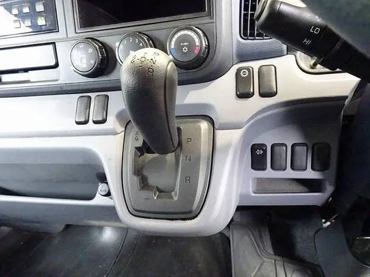 キャンター 1.35t 4WD 全低床 Wタイヤ 中温冷凍車