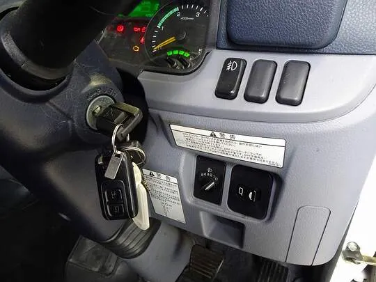 キャンター 1.35t 4WD 全低床 Wタイヤ 中温冷凍車