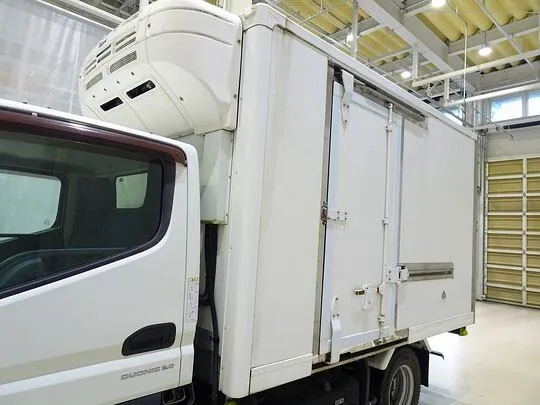 キャンター 1.35t 4WD 全低床 Wタイヤ 中温冷凍車