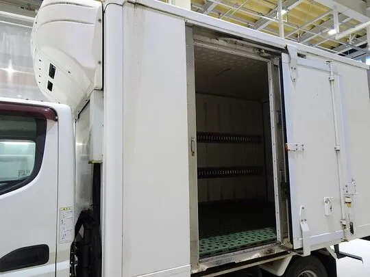 キャンター 1.35t 4WD 全低床 Wタイヤ 中温冷凍車