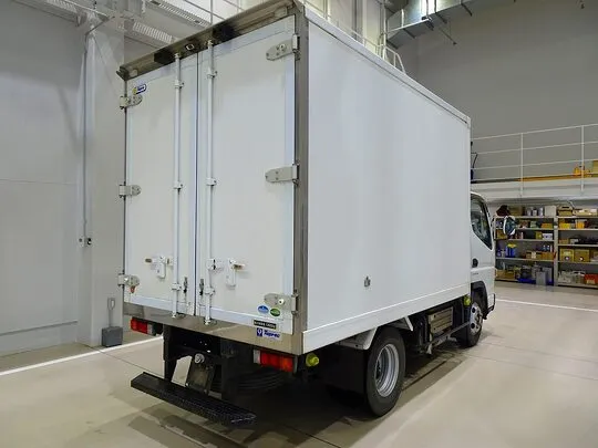 キャンター 1.35t 4WD 全低床 Wタイヤ 中温冷凍車