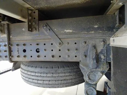 キャンター 1.35t 4WD 全低床 Wタイヤ 中温冷凍車
