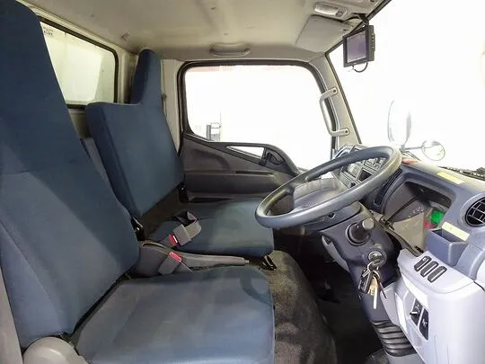 キャンター 1.35t 4WD 全低床 Wタイヤ 中温冷凍車