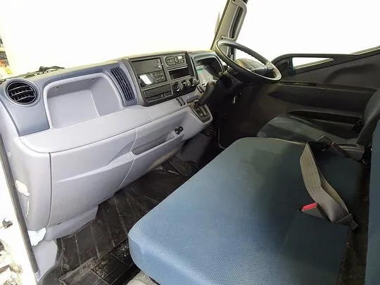 キャンター 1.35t 4WD 全低床 Wタイヤ 中温冷凍車