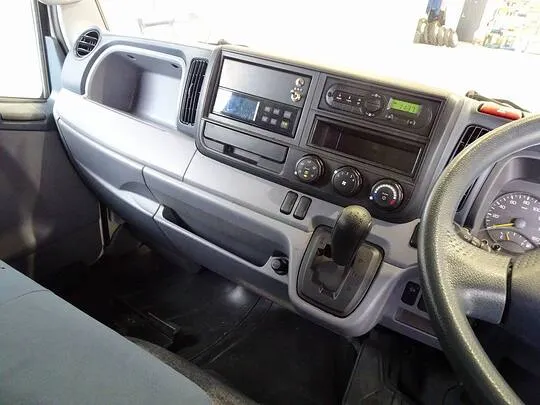 キャンター 1.35t 4WD 全低床 Wタイヤ 中温冷凍車