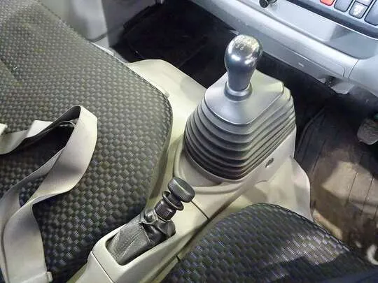 【年次点検済】デュトロ 2.85t FJL 標準セミロング タダノ4段クレーン付