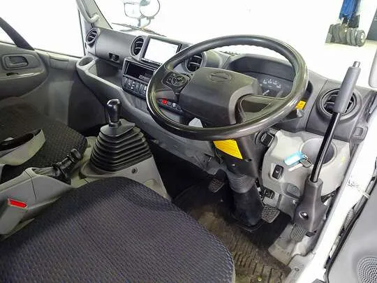 【年次点検済】デュトロ 2.85t FJL 標準セミロング タダノ4段クレーン付