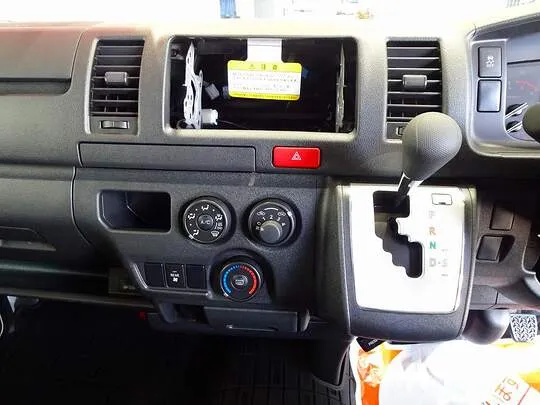 ハイエースバン DX GLパッケージ 1t 4WD 3/6人乗り 5ドア 未使用車