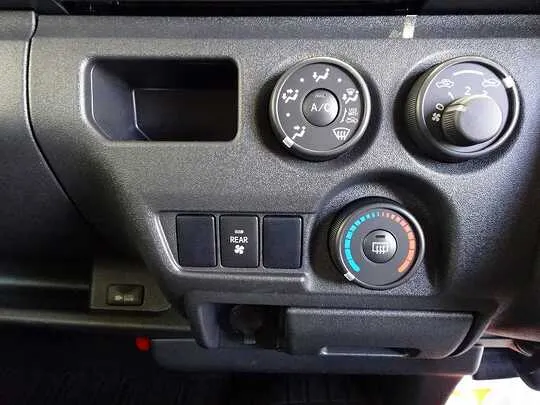 ハイエースバン DX GLパッケージ 1t 4WD 3/6人乗り 5ドア 未使用車