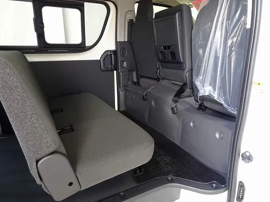 ハイエースバン DX GLパッケージ 1t 4WD 3/6人乗り 5ドア 未使用車