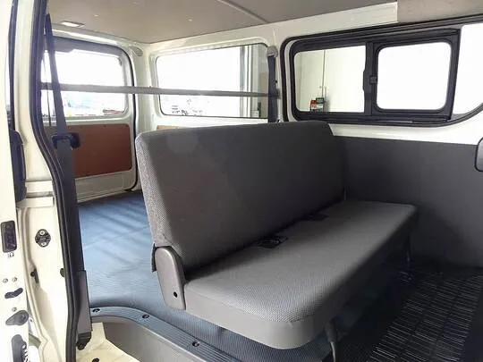 ハイエースバン DX GLパッケージ 1t 4WD 3/6人乗り 5ドア 未使用車