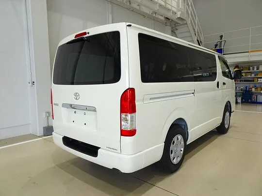 ハイエースバン DX GLパッケージ 1t 4WD 3/6人乗り 5ドア 未使用車