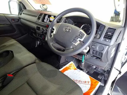 ハイエースバン DX GLパッケージ 1t 4WD 3/6人乗り 5ドア 未使用車