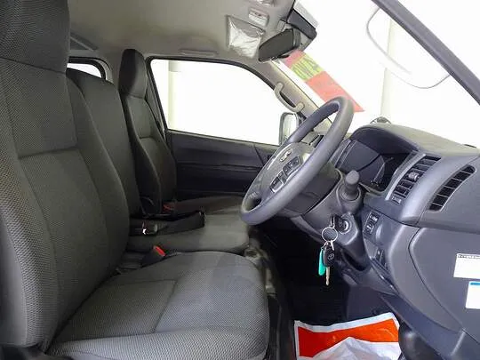 ハイエースバン DX GLパッケージ 1t 4WD 3/6人乗り 5ドア 未使用車