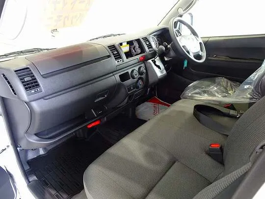 ハイエースバン DX GLパッケージ 1t 4WD 3/6人乗り 5ドア 未使用車
