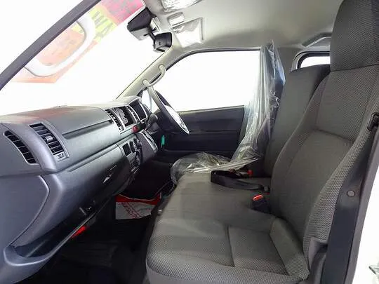 ハイエースバン DX GLパッケージ 1t 4WD 3/6人乗り 5ドア 未使用車