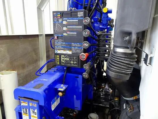 【年次点検済】フォワード 4.8t 増トン 標準ベッド付 タダノ4段クレーン付 240ps