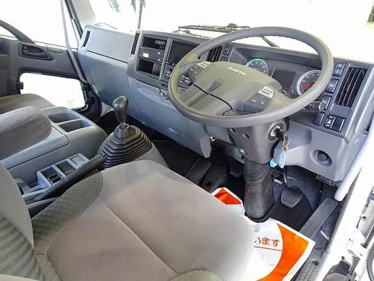【年次点検済】フォワード 4.8t 増トン 標準ベッド付 タダノ4段クレーン付 240ps