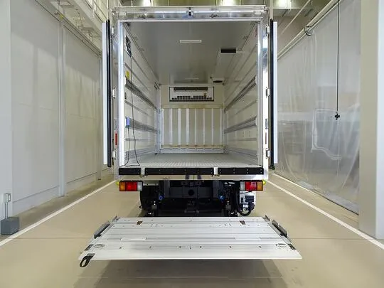 エルフ 3t 高床 ワイドロング 低温冷凍車 スタンバイ/格納ゲート付