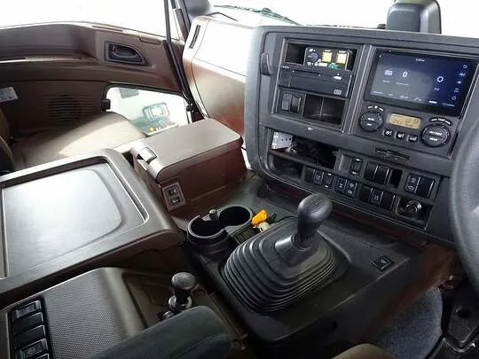 ギガ 9.2t 3軸 2デフ ダンプ 380ps