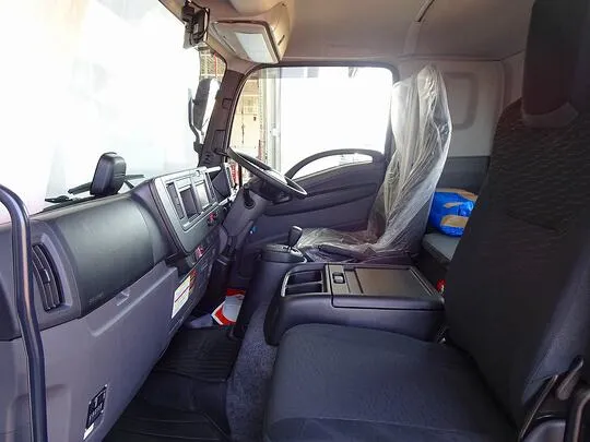 フォワード 1.9t 4WD 標準ベッド付 ユニック3段セルフクレーン付 210ps 未使用車
