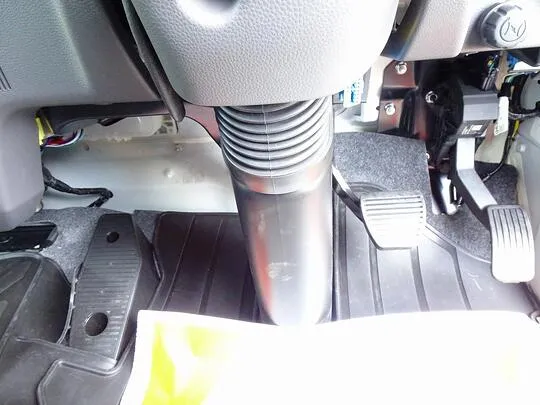 フォワード 1.9t 4WD 標準ベッド付 ユニック3段セルフクレーン付 210ps 未使用車