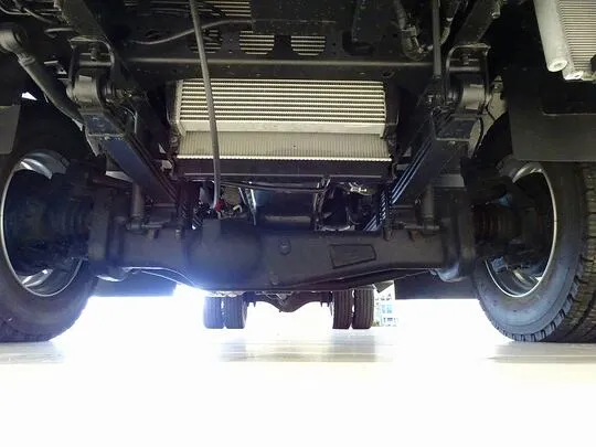 フォワード 1.9t 4WD 標準ベッド付 ユニック3段セルフクレーン付 210ps 未使用車