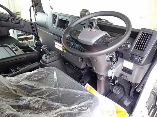 フォワード 1.9t 4WD 標準ベッド付 ユニック3段セルフクレーン付 210ps 未使用車