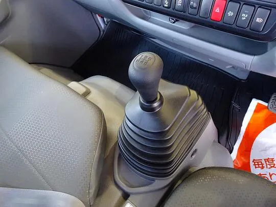 ダイナ 1.75t FJL Wタイヤ 平ボデー 未使用車