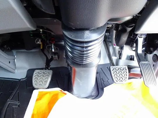 ダイナ 1.75t FJL Wタイヤ 平ボデー 未使用車