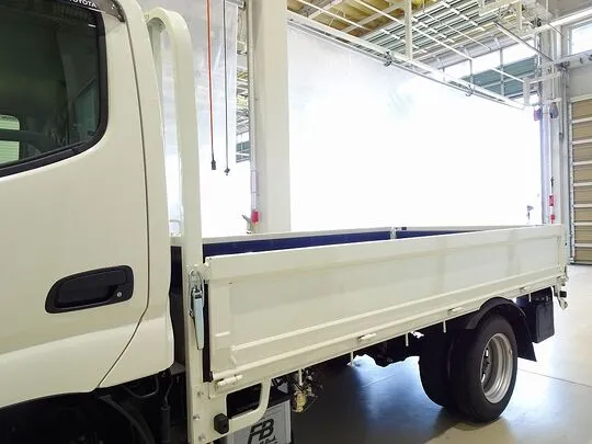 ダイナ 1.75t FJL Wタイヤ 平ボデー 未使用車
