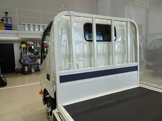 ダイナ 1.75t FJL Wタイヤ 平ボデー 未使用車